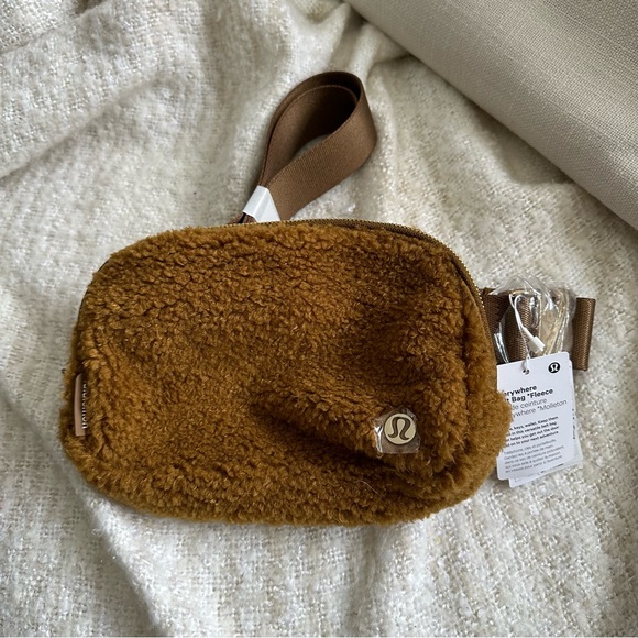 Lululemon Everywhere belt Bag fleece 1L - Picture 1 of 3